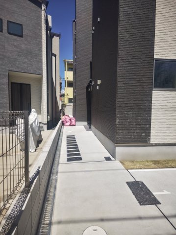 ジーメゾン寝屋川秦町ルシェールのエントランス