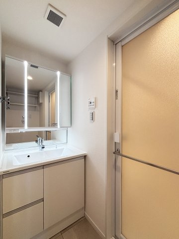 ダイアパレス東陽町　角　部屋　リ　ノベーションの独立洗面台