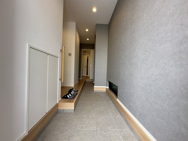 綾瀬市寺尾中3丁目デザイナーズハウスの玄関