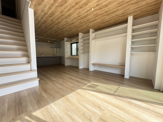 綾瀬市寺尾中3丁目デザイナーズハウスの居間・リビング