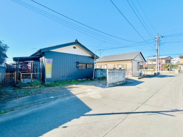 桐生市相生町の前面道路含む現地写真|駐車スペース2台確保！