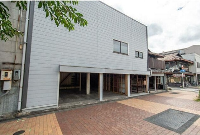 東本願寺東側　テナントの外観