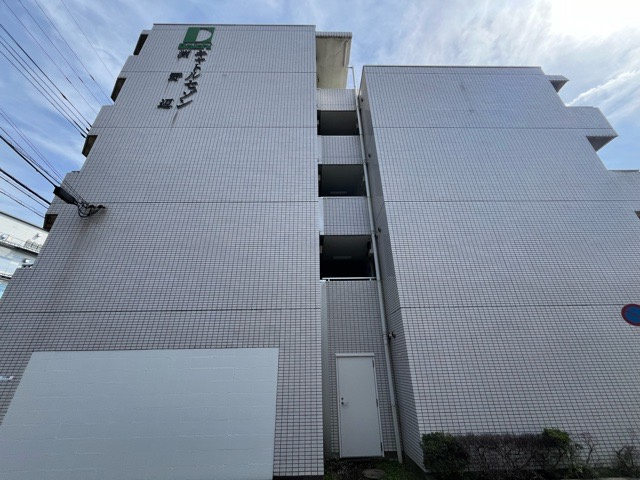 【構造・工法・仕様】 | キャトルセゾン淵野辺 | ＲＣ造、Reinforced Concreteは直訳すると補強されたコンクリートです。主に柱や梁・床・壁が鉄筋とコンクリートで構成おり、鉄筋を組んだ型枠にコンクリートを流し込んで固めたものを指します。