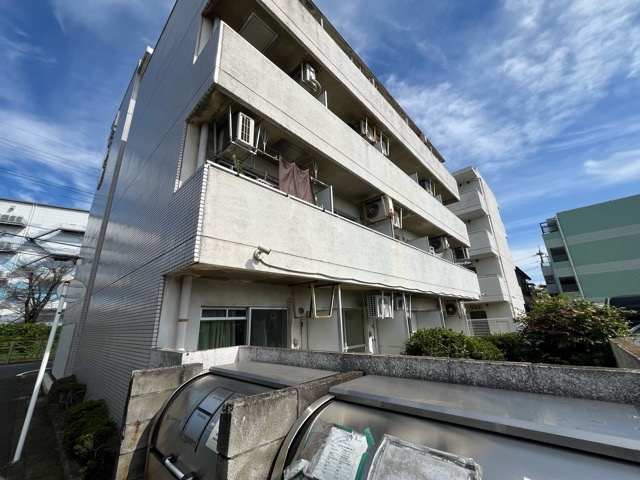 【構造・工法・仕様】 | キャトルセゾン淵野辺 | ＳＲＣ造は強度や耐震性の面でもRC造と比べて優れています。そのため、10階建以上の高層または超高層マンションなどの建築にも多く採用されています。柱や梁などのサイズが小さくても高い耐震性を確保できます。