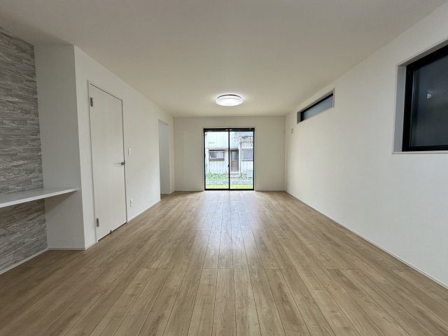 座間市ひばりが丘3丁目 庭付き戸建の居間・リビング