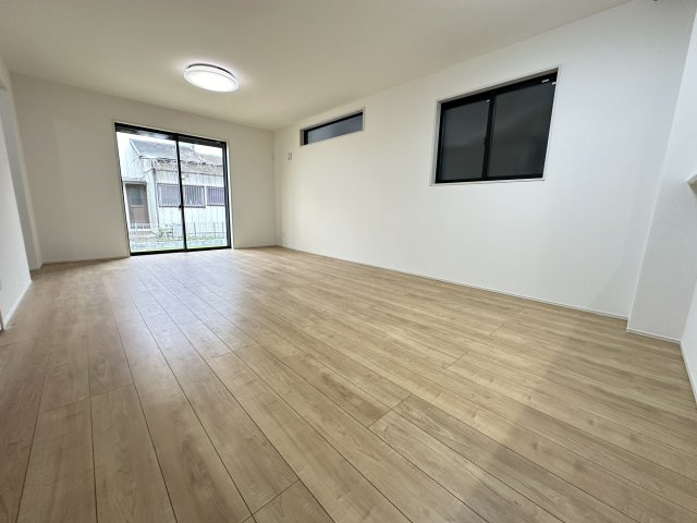 座間市ひばりが丘3丁目 庭付き戸建の居間・リビング