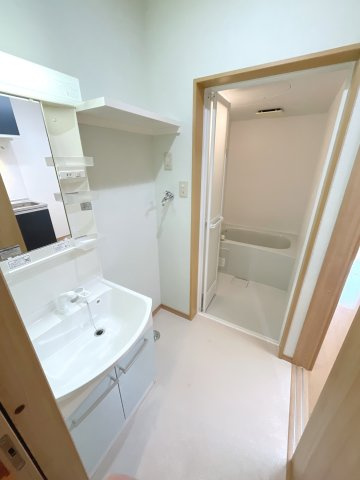 利回り7.71%　稼働率93％　木造アパート2棟（A棟・B棟）の独立洗面台