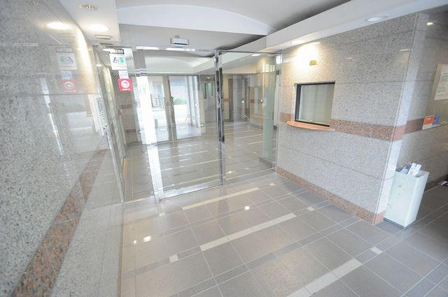 大阪市城東区放出西３丁目の賃貸マンションのエントランス