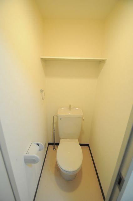 大阪市城東区放出西３丁目の賃貸マンションのトイレ