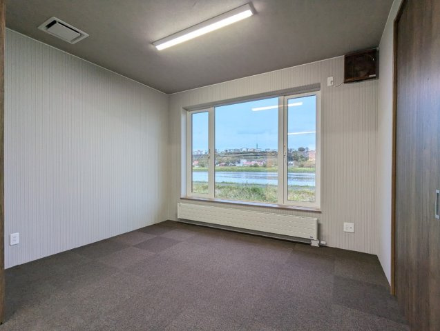 新釧路町【倉庫物件、事務所付き】の洋室|5帖