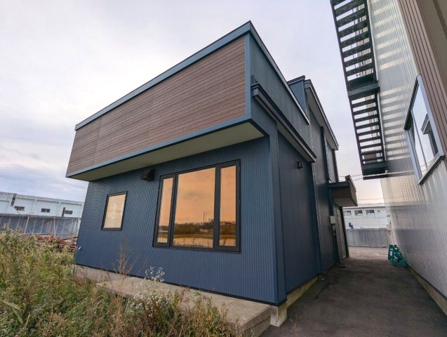 新釧路町【倉庫物件、事務所付き】の外観