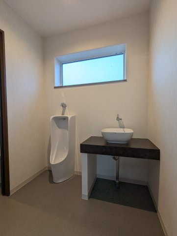 新釧路町【倉庫物件、事務所付き】のトイレ