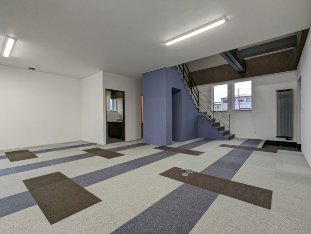 新釧路町【倉庫物件、事務所付き】の居間・リビング