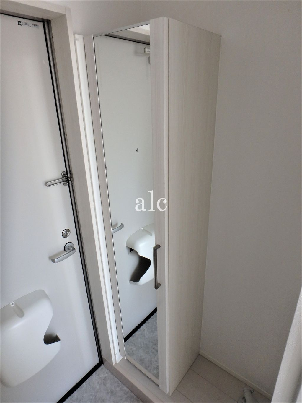 ハーモニーテラス方南町westの玄関|毎日通る玄関はこちらです　※反転タイプ