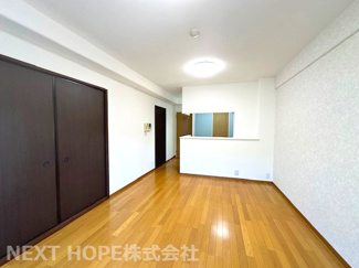 【居間・リビング】 | ラヴェニール宝塚中山台ドゥジェーム【６階】 | LDKは約１１帖です♪令和５年１０月室内リフォーム済み！お待たせ無しで即ご入居していただけます(^^)素敵な室内をぜひ現地でご確認ください！お気軽にネクストホープ不動産販売まで！！