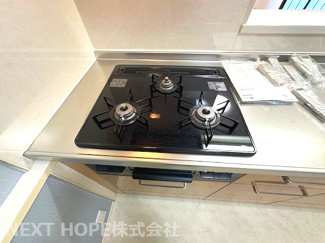 【キッチン】 | ラヴェニール宝塚中山台ドゥジェーム【６階】 | ガス３コクチコンロです♪お料理もスピーディーに仕上がりますね(^^)