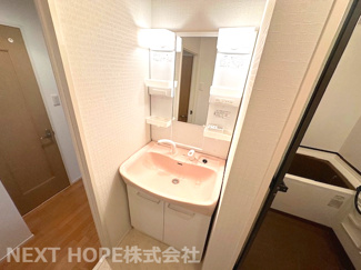 【独立洗面台】 | ラヴェニール宝塚中山台ドゥジェーム【６階】 | 洗面化粧台です♪シャワー水栓で使い勝手も良いです！