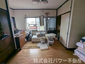 中古戸建　山名町の居間・リビング|ゆったりとした居間です
