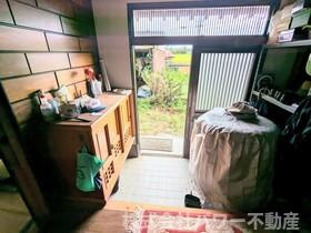 中古戸建　山名町の玄関|収納もある玄関です