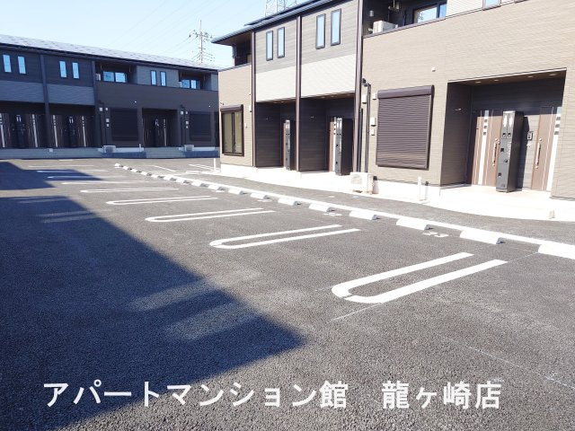 シェノンⅢの駐車場
