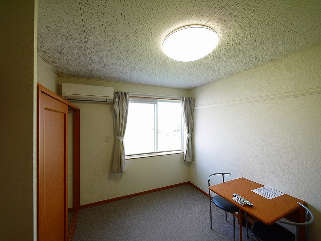 レオパレスセジュールの洋室