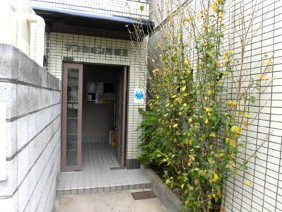 【エントランス】 | マンション常磐Ⅱ | 清掃の行き届いたきれいなエントランスです