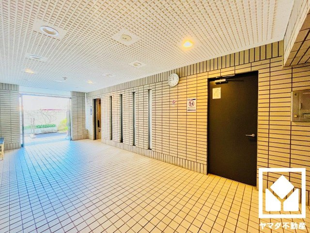 ルミエール葛野大路のエントランス