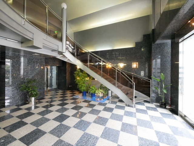 グランヴィ新大阪のエントランス