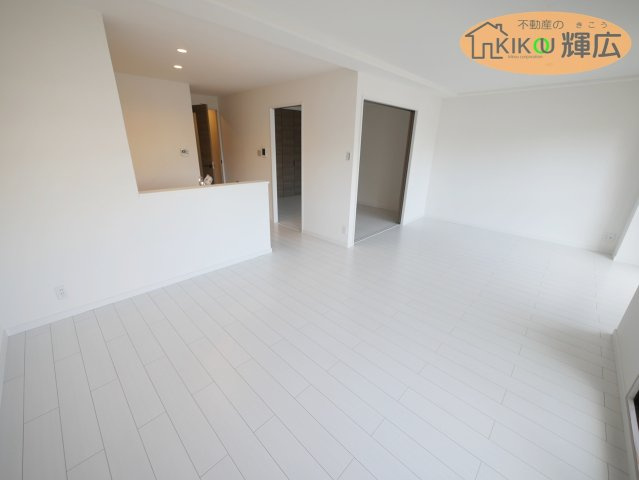 【居間・リビング】 | ユニライフ明石魚住　3階 | 専有面積70.35平米の3LDKです。現況、空き家ですので現地ご案内出来ます。