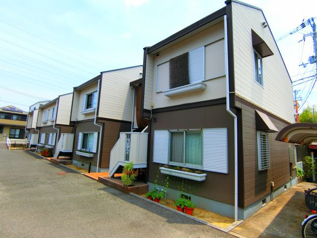 ロイヤルハイツ光明池の外観