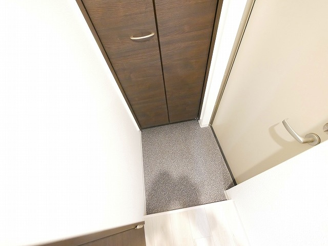 ジーメゾン奈良エルカーサの玄関