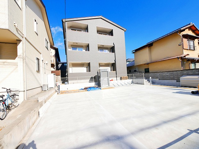 ジーメゾン奈良エルカーサの駐車場