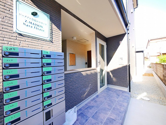 ジーメゾン奈良エルカーサのエントランス