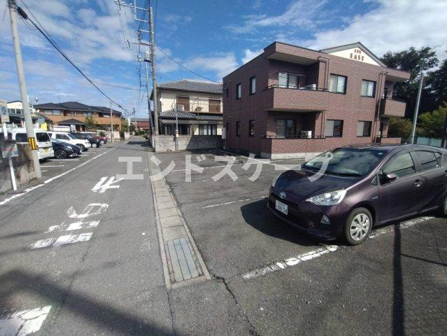 サンイーストの駐車場|高崎、前橋エリアのお部屋探しはエンドスケープまで！お客様の理想お聞かせ下さい♪