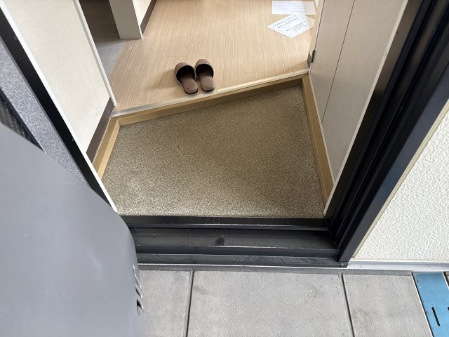 ディアス北条 E棟の玄関