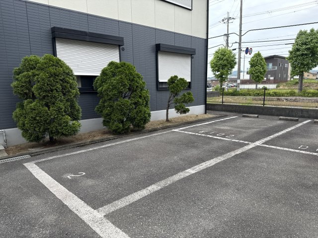 ディアス北条 E棟の駐車場