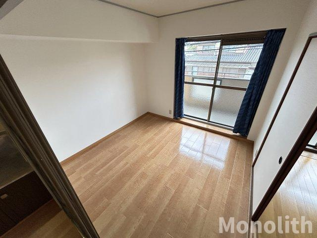 ハイツニシカワの洋室