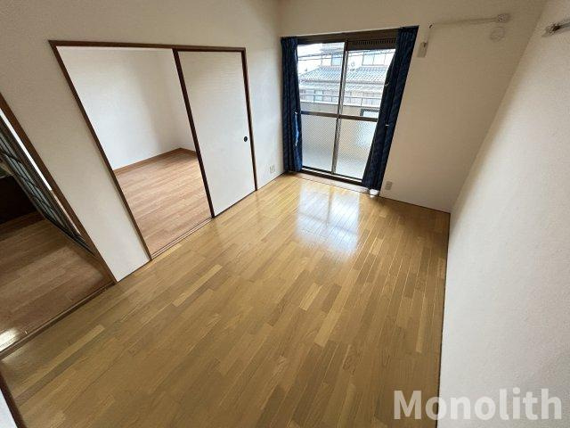 ハイツニシカワの洋室