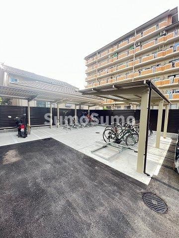 プレサンスOSAKA姫里エンファシスの駐車場