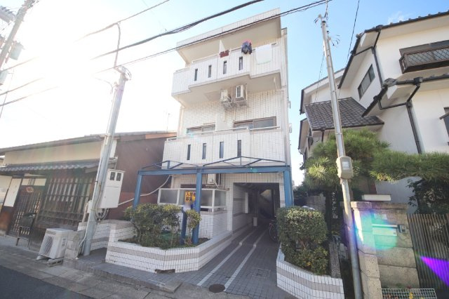 シティパレス川之上町の外観