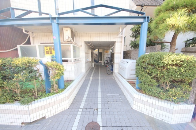 シティパレス川之上町のエントランス