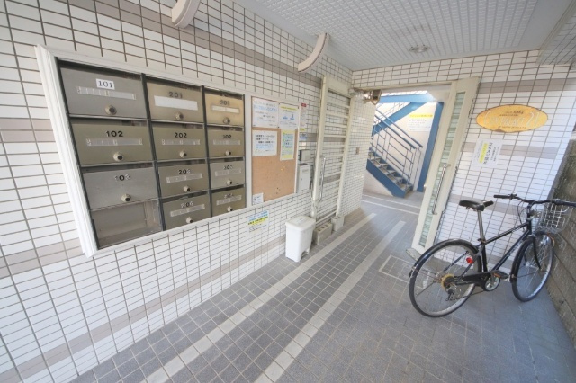 シティパレス川之上町のエントランス