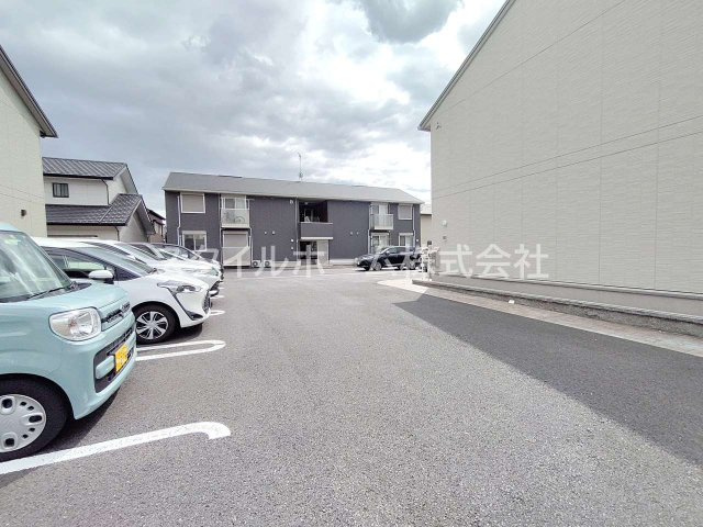 ルミエール　Bの駐車場