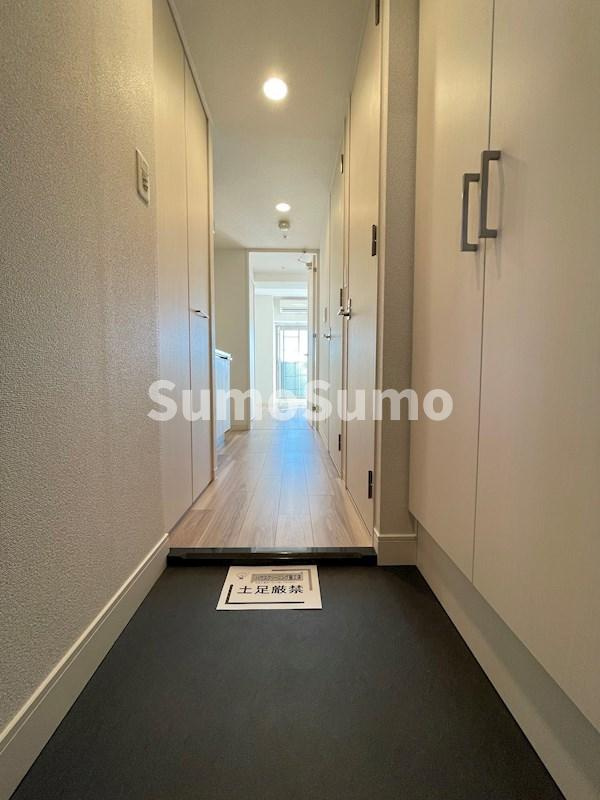 プレサンスKOBEシフォンの玄関|明るい玄関です