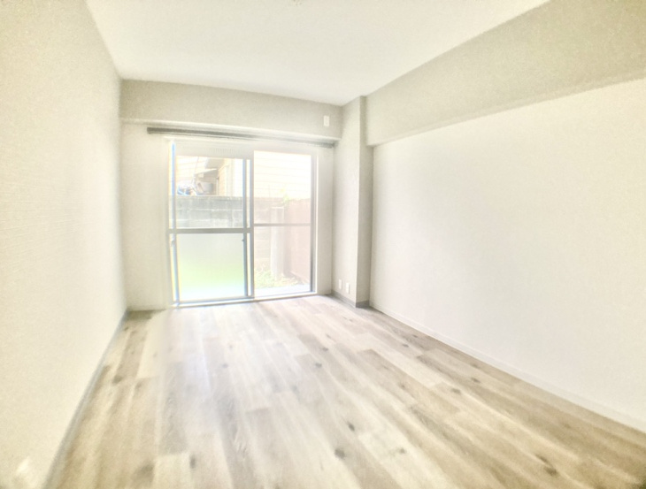 グレイスハイツ本山南町の洋室|リフォーム済みなのですぐに新生活を始めることが可能です！
白を基調とした清潔感のある洋室となっております。
