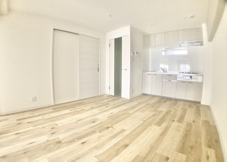 グレイスハイツ本山南町の居間・リビング|ここにはみんなが集い、食事と楽しい会話が始まる。話に夢中になりすぎて、ついつい時を忘れてしまう。そんな束の間の幸せを感じさせてくれる10.7帖のリビングです。