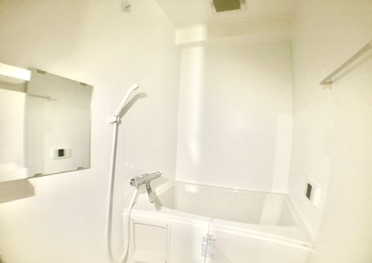 グレイスハイツ本山南町の浴室|新品の浴槽で、壁や床もキレイです！
便利な追い炊き機能付きです。