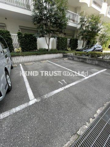 コープ野村梅田A棟の駐車場|駐車スペースもあります