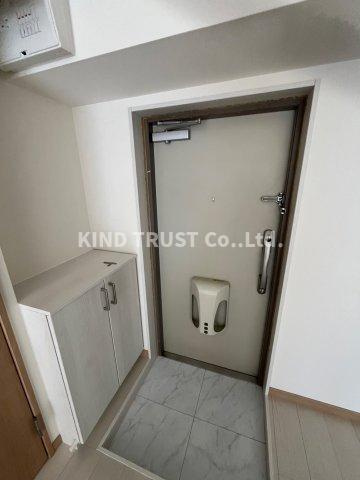 コープ野村梅田A棟の玄関|収納もある玄関です