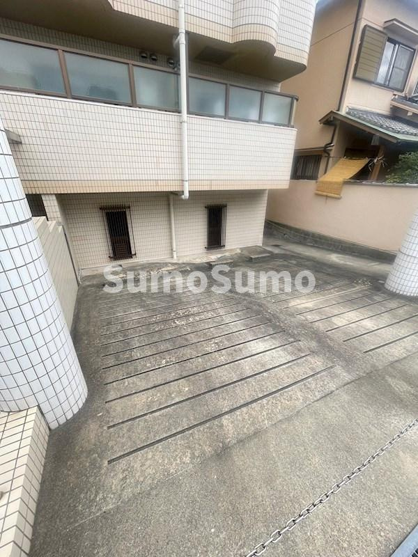 神戸市須磨区白川台５丁目の賃貸マンションの駐車場|駐車場に車を止められます